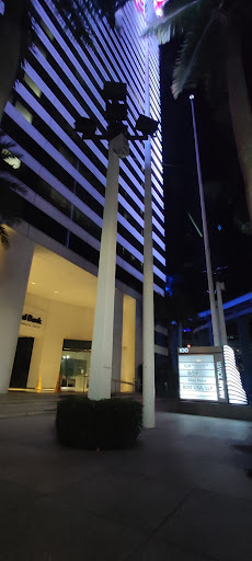 Shopping Mall «Ultramont Mall», reviews and photos, 100 SE 1st St, Miami, FL 33131, USA