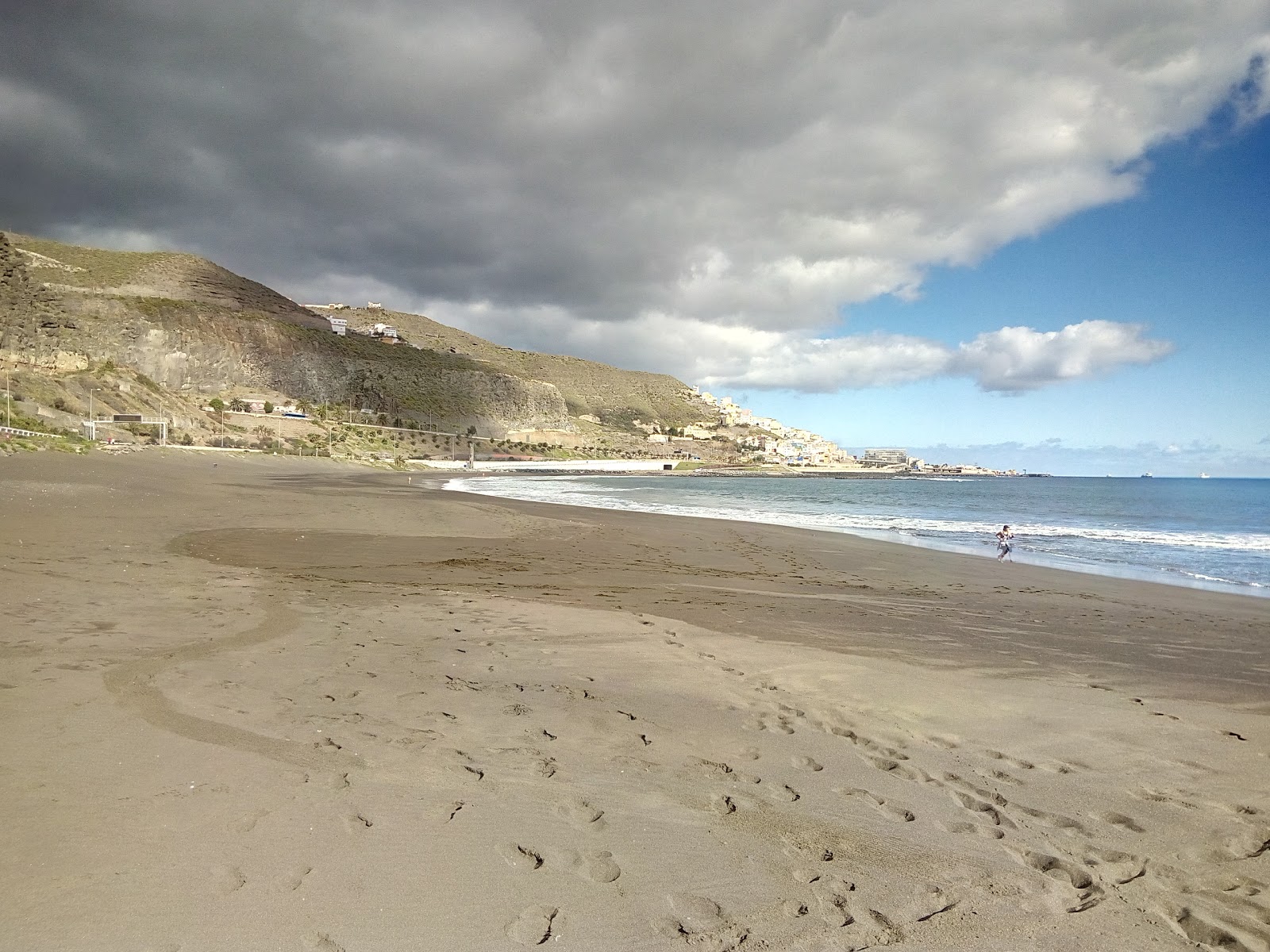 Φωτογραφία του Playa De La Laja με μπλέ νερό επιφάνεια