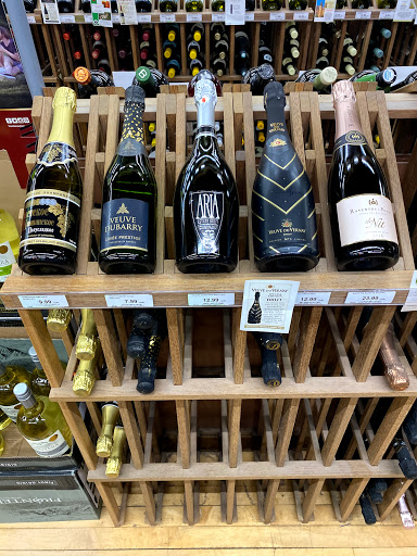 Wine Store «Parkview Wine & Spirits», reviews and photos, 229 Park Rd, West Hartford, CT 06119, USA