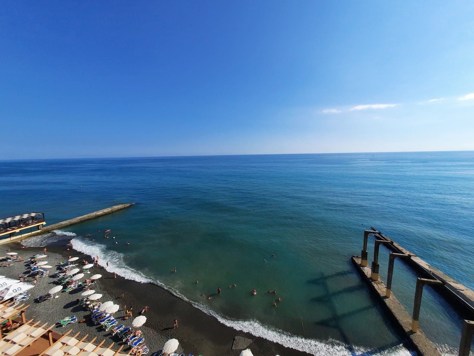 Fotografie cu Zarya beach cu o suprafață de pietricel cenușiu