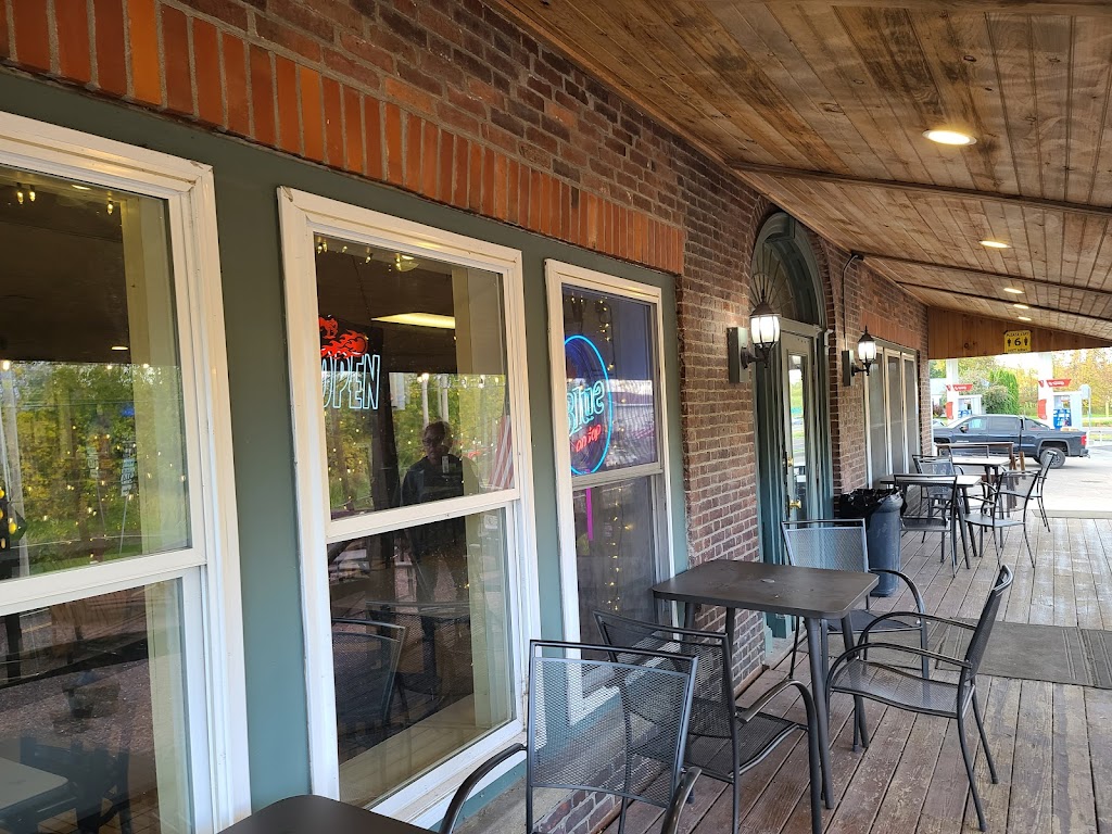 Mc Kee's Island Pub & Pizza 05486