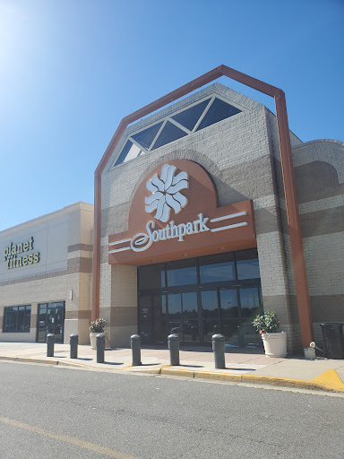 Movie Theater «Regal Cinemas Southpark Mall 16», reviews and photos, 300 Southpark Cir, Colonial Heights, VA 23834, USA