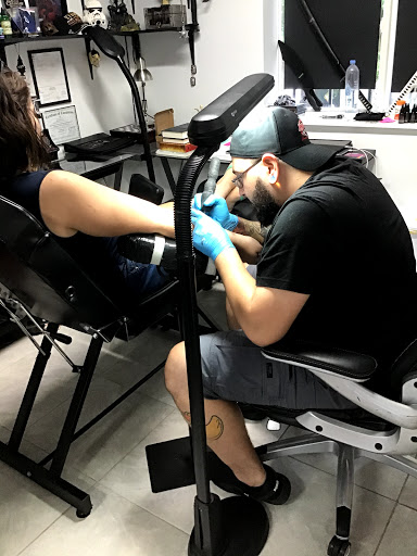 Explore american traditional tattoo filler ideas, creative tattoo ideas in Daytona Beach, available at Studio 21 Tattoo & Piercings Daytona Beach