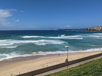 Surfing Cronulla Surfschool