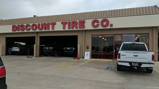 Tire Shop «Discount Tire Store - Hill Country Village, TX», reviews and photos, 15703 San Pedro Ave, Hill Country Village, TX 78232, USA