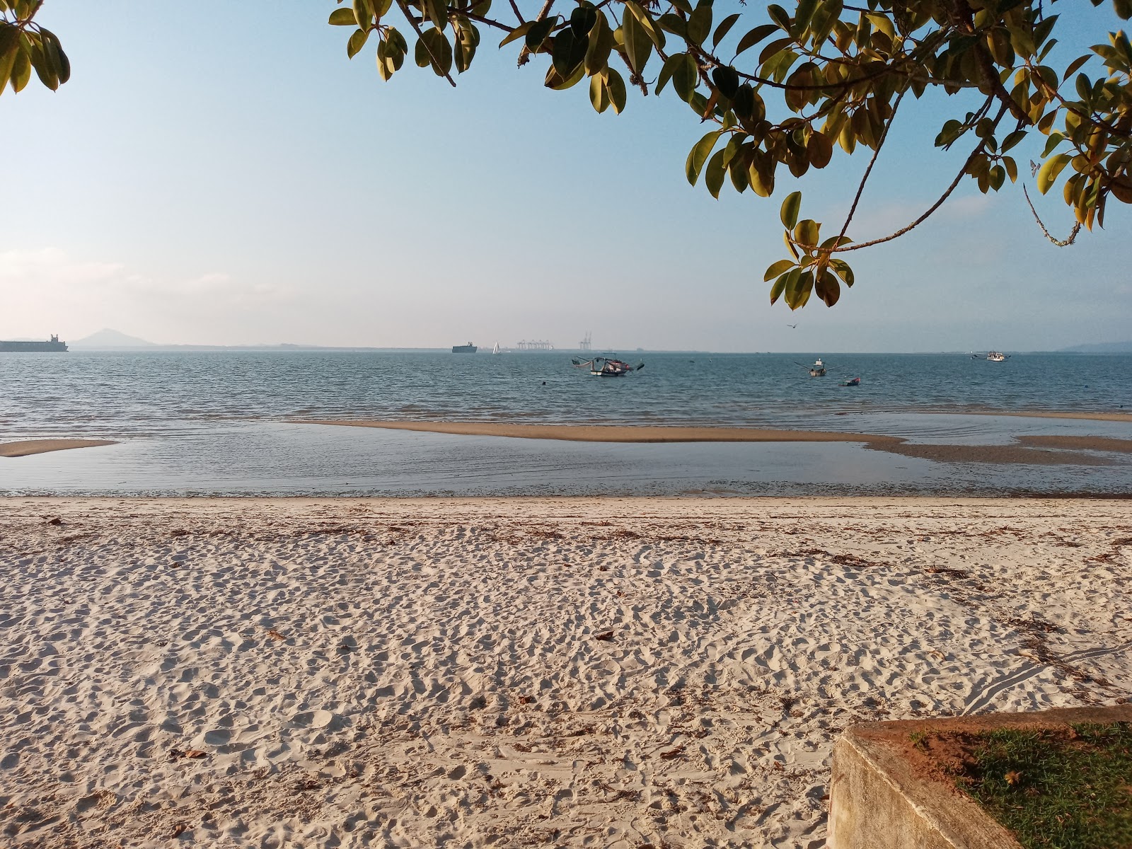 Φωτογραφία του Παραλία της Πάουλας με τυρκουάζ νερό επιφάνεια