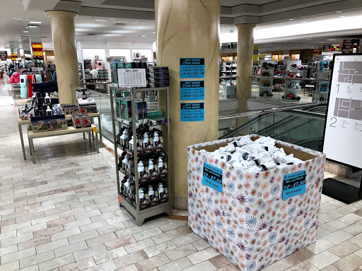 Department Store «Lord & Taylor», reviews and photos, 5065 Main St, Trumbull, CT 06611, USA