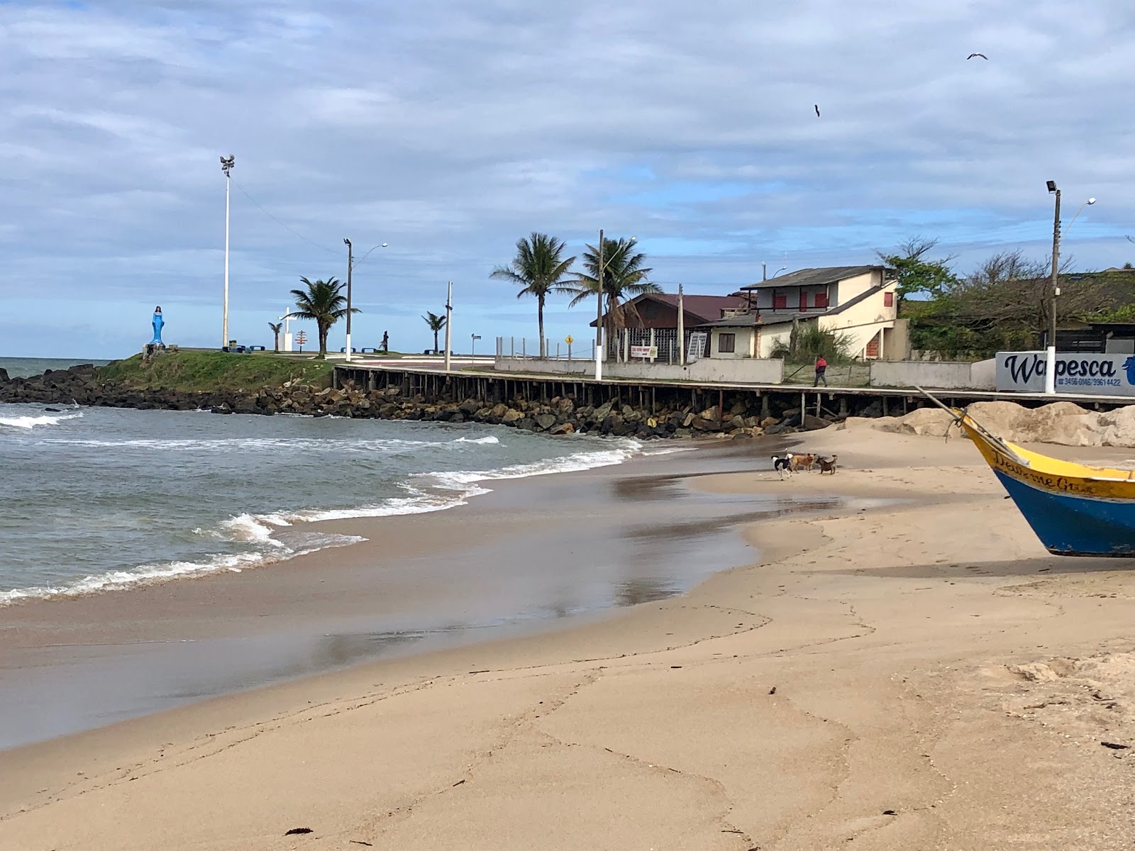 Foto von Strand von Barra Velha und die siedlung