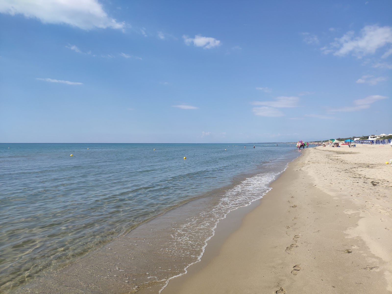 Castellaneta Marina Plajı'in fotoğrafı kahverengi kum yüzey ile