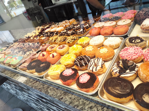 Donut Shop «Mojo Donuts & Fried Chicken», reviews and photos, 8870 SW 40th St #13, Miami, FL 33165, USA