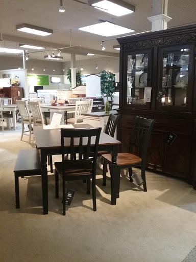 Furniture Store «Gibson Furniture and Patio», reviews and photos, 141 N Water Ave, Gallatin, TN 37066, USA