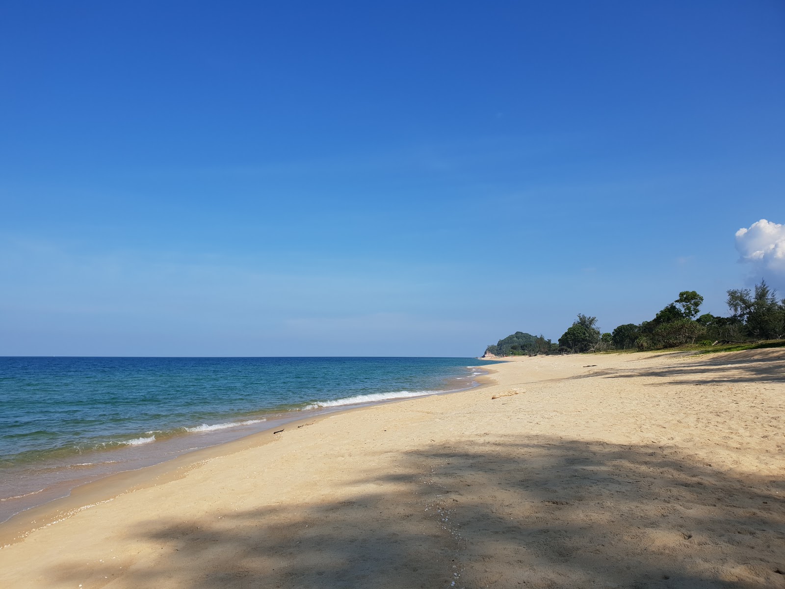 Foto von Telekom Kemasik Beach mit beiger sand Oberfläche