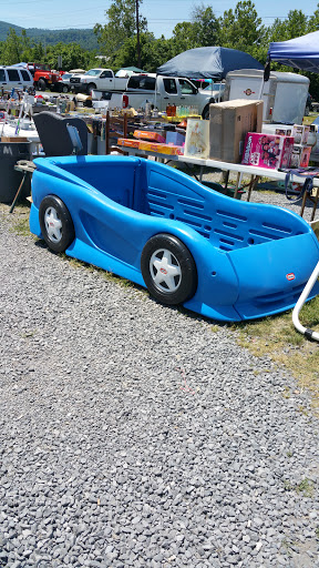 Flea Market «Front Antique & Flea Market», reviews and photos, 409 S Commerce Ave, Front Royal, VA 22630, USA