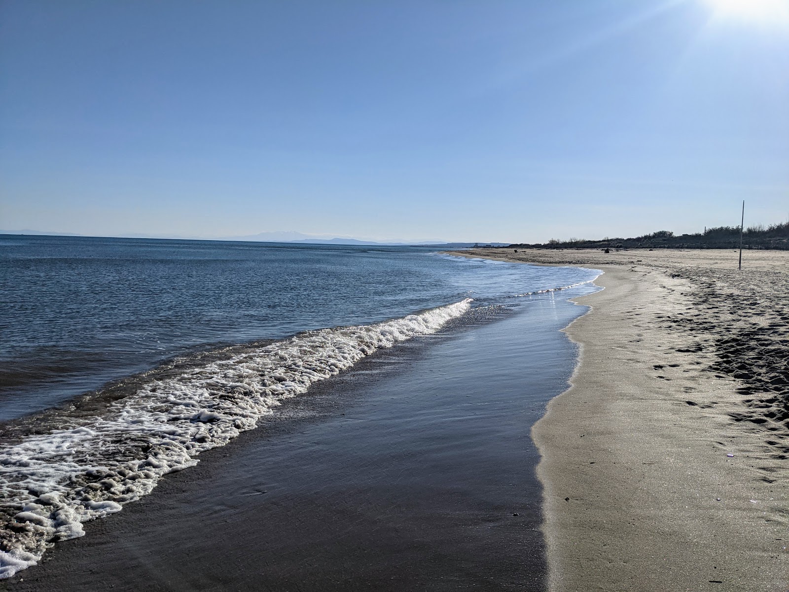 Foto av Serignan Plage med turkos rent vatten yta