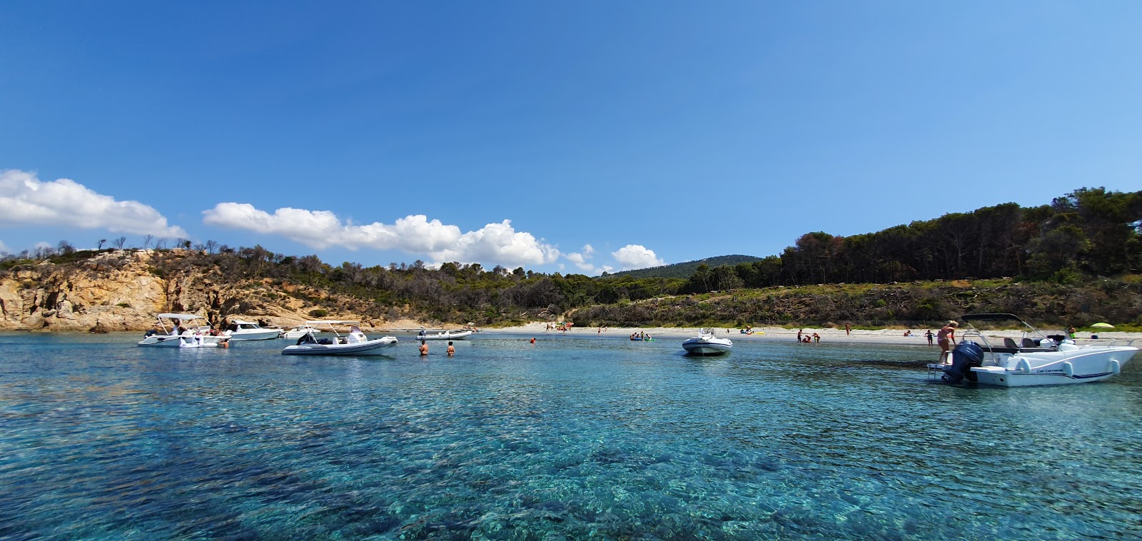 Foto von Galere beach mit türkisfarbenes wasser Oberfläche