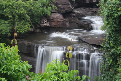 น้ำตกทุ่งนาเมืองThung Namueang Waterfall