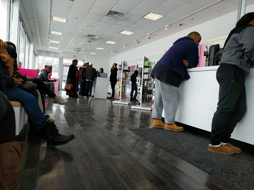 Cell Phone Store «T-Mobile», reviews and photos, 130 U.S. 22, Springfield Township, NJ 07081, USA