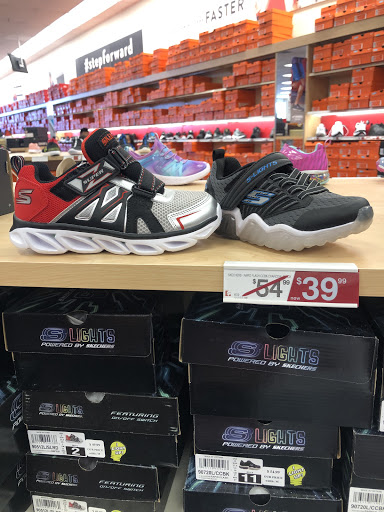 Shoe Store «Famous Footwear», reviews and photos, 7951 W Tropical Pkwy, Las Vegas, NV 89149, USA