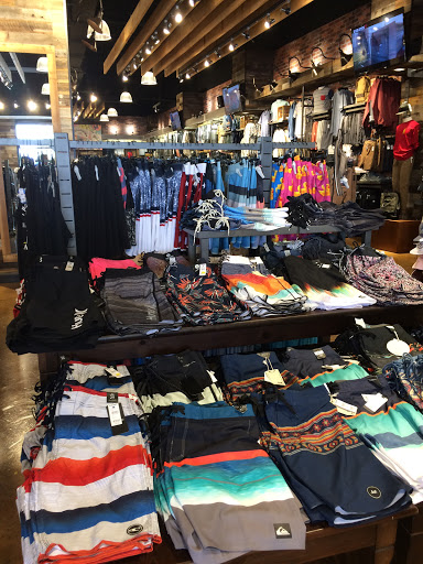 Clothing Store «Tillys», reviews and photos, 343 N Alafaya Trail, Orlando, FL 32828, USA