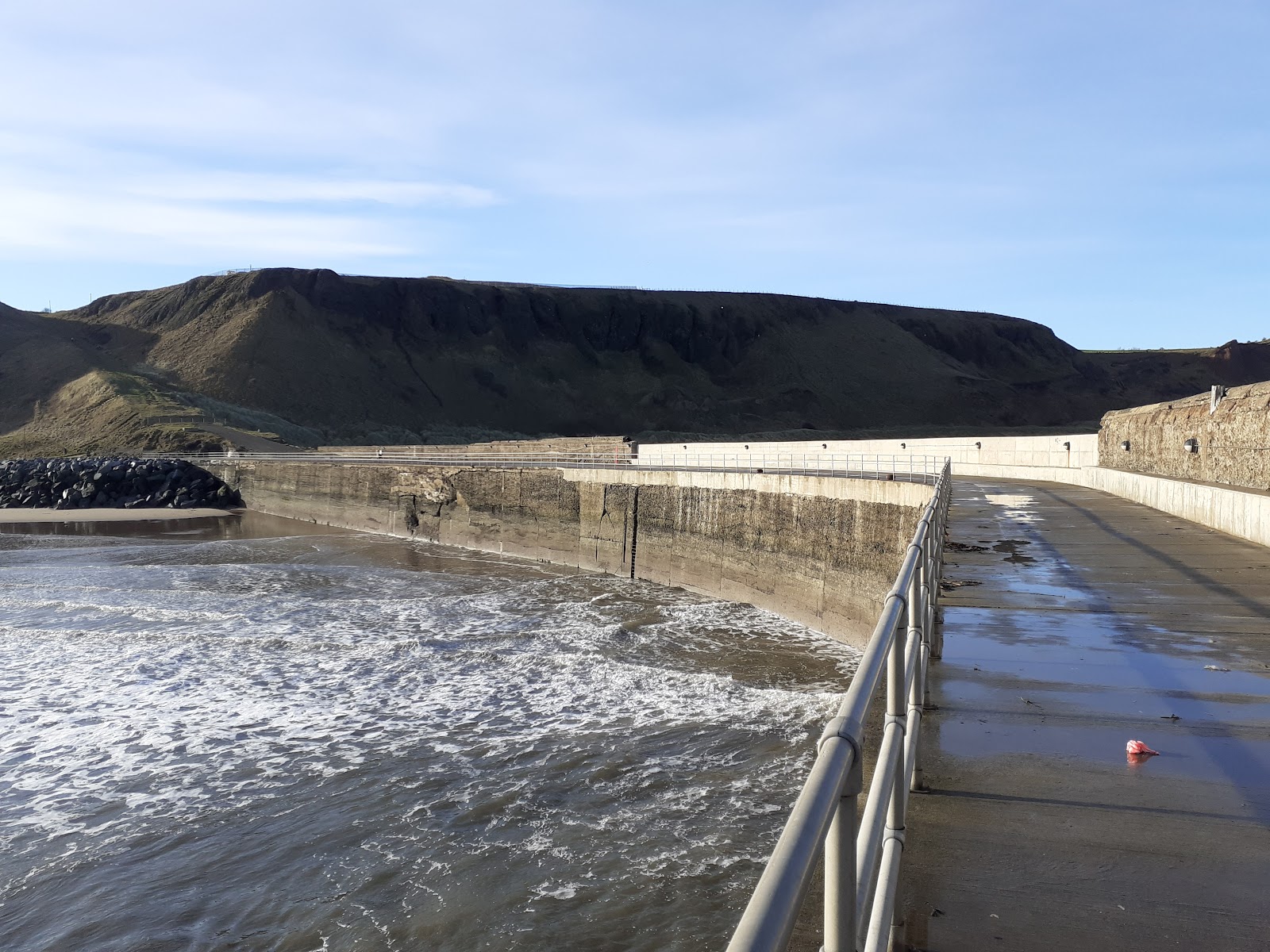 Skinningrove Beach photo #8