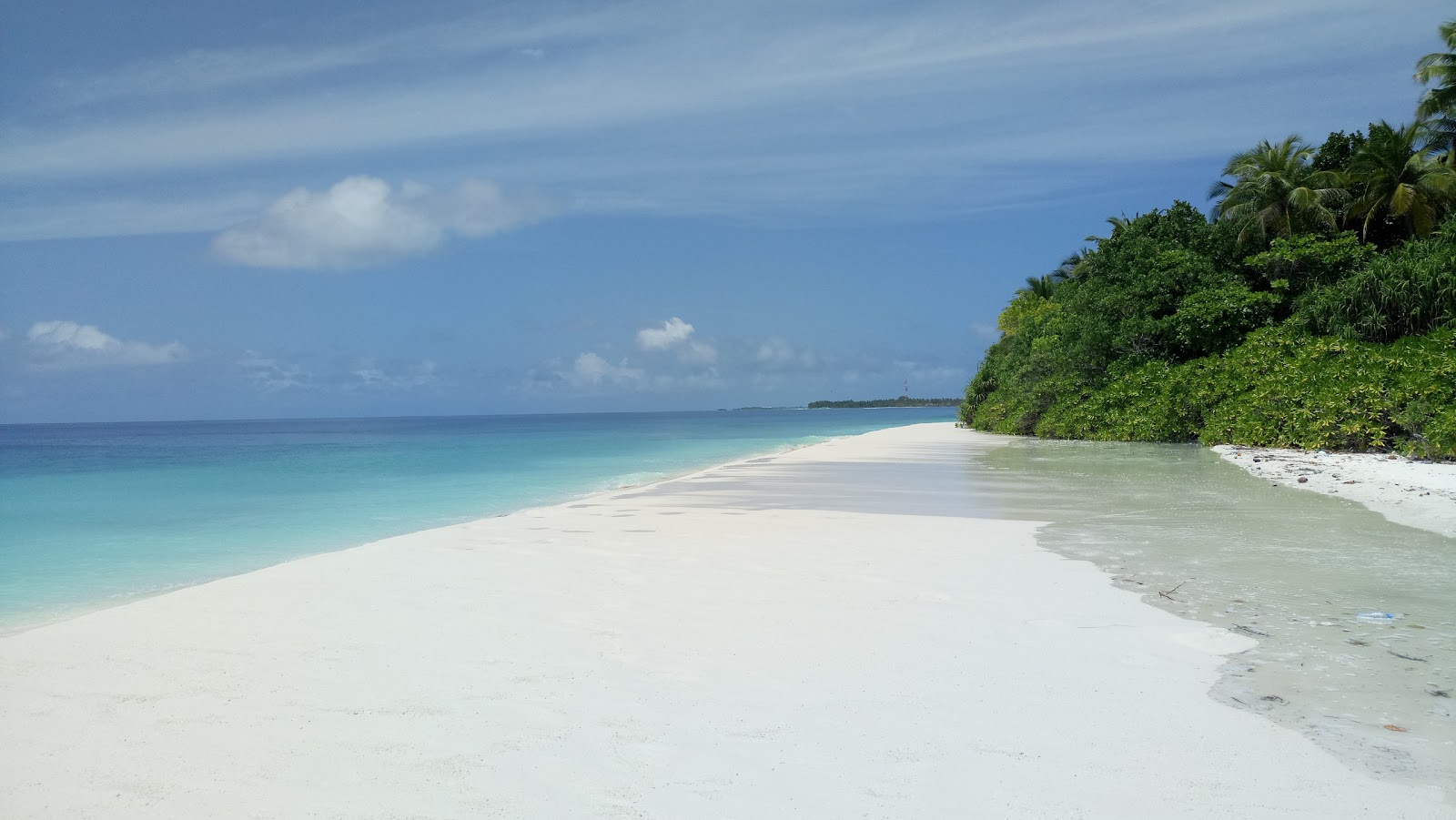 Foto von Ungulu Island Beach mit heller sand Oberfläche