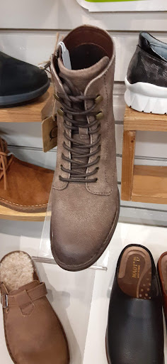 Shoe Store «Towson Bootery», reviews and photos, 810 Kenilworth Dr, Towson, MD 21204, USA