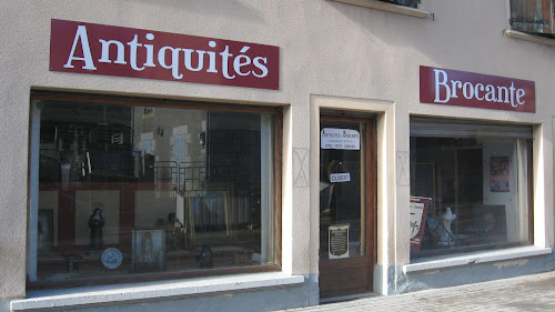 Magasin d'antiquités Aubrac Antiquités Laguiole