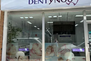 Clinica dental Dentynou Figueres image