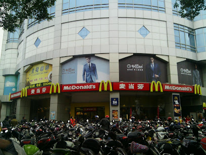 McDonald,s - 3CQ2+VFR, Huancheng W Rd, Huicheng District, Huizhou, Guangdong Province, China, 516001
