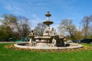 Rockefeller Fountain image