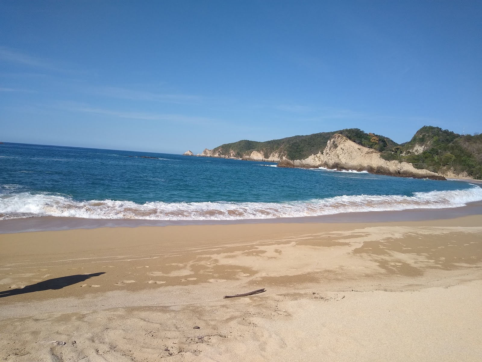 Foto van Playa Maruata Viejo met turquoise puur water oppervlakte