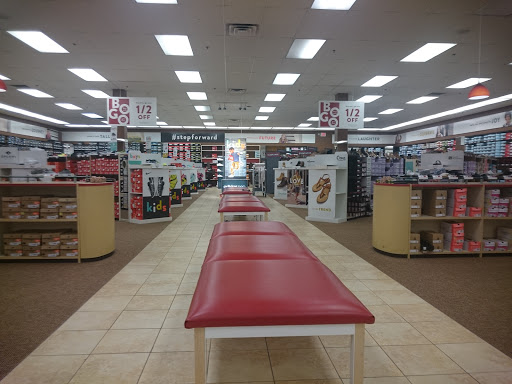 Famous Footwear, 4801 Commonwealth Centre Pkwy, Midlothian, VA 23112, USA, 