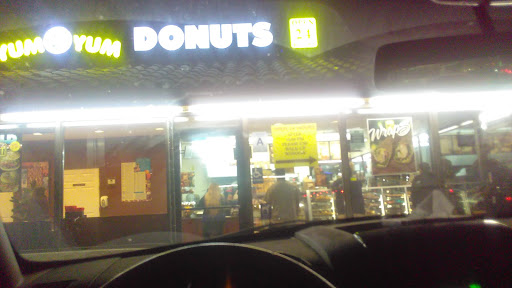 Donut Shop «Yum Yum Donuts», reviews and photos, 205 E Foothill Blvd, Rialto, CA 92376, USA