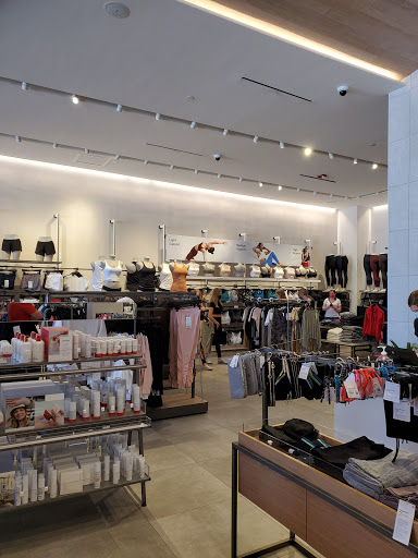Sportswear Store «lululemon», reviews and photos, 4555 W 119th St, Leawood, KS 66209, USA