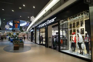 Pull and Bear image