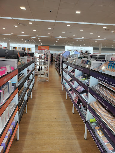 Cosmetics Store «Ulta Beauty», reviews and photos, 2155 W 22nd St #7, Oak Brook, IL 60523, USA