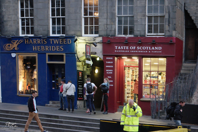 Pringle of Scotland - Harris Tweed Hebrides