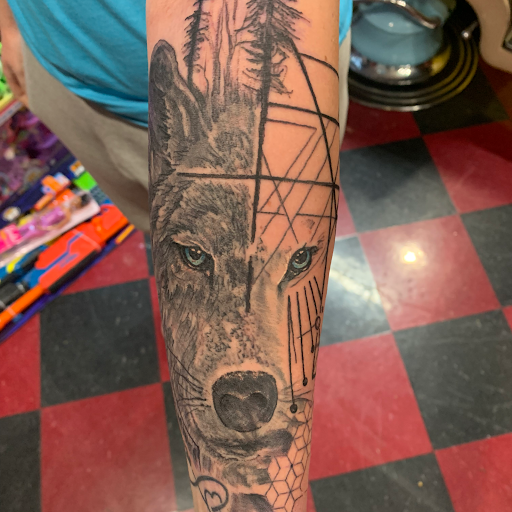 Tattoo Shop «Darkside Tattoo», reviews and photos, 1404 S Webster Ave, Green Bay, WI 54301, USA