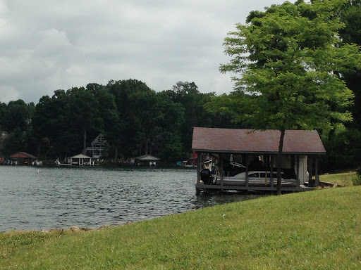 Tourist Attraction «Apple Valley Lake», reviews and photos, Apple Valley Dr, Howard, OH 43028, USA