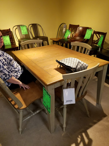 Mattress Store «Wolf Furniture», reviews and photos, 4661 Lindle Rd, Harrisburg, PA 17111, USA