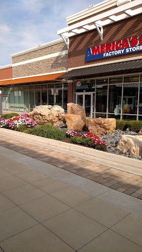 Shopping Mall «Taubman Prestige Outlets», reviews and photos, 17057 N Outer 40 Rd, Chesterfield, MO 63005, USA
