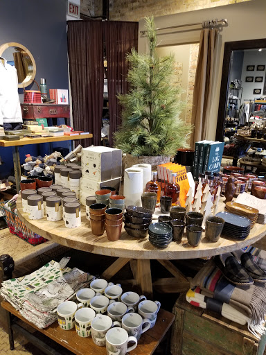 Clothing Store «Planet Access Company Store», reviews and photos, 4727 N Lincoln Ave, Chicago, IL 60625, USA