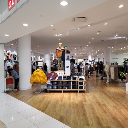 Clothing Store «Uniqlo Hillsdale», reviews and photos, 286 E Sailer Dr, San Mateo, CA 94403, USA