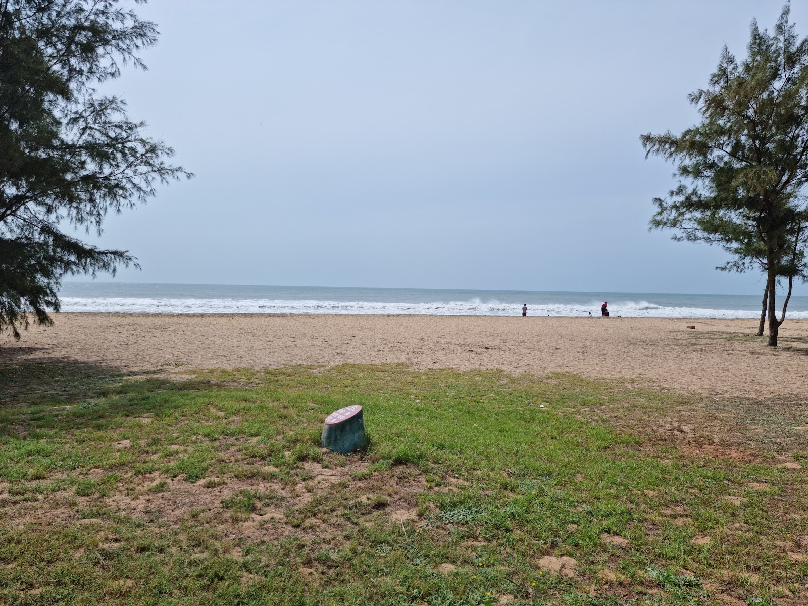 Foto av Mahabalipuram Beach med lång rak strand