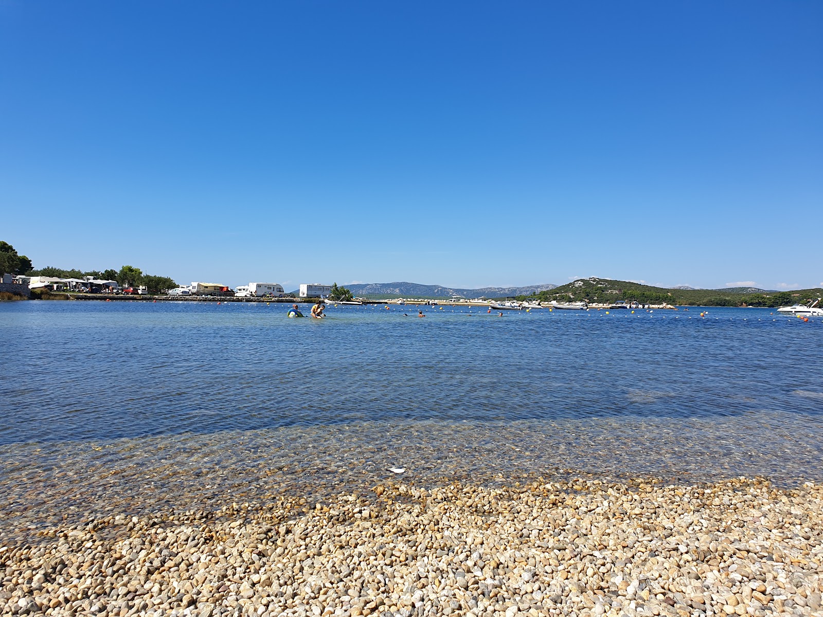 Photo de Plitka Vala beach avec un niveau de propreté de très propre