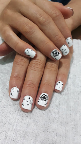 Charlotte Nails Spa - Centro de estética