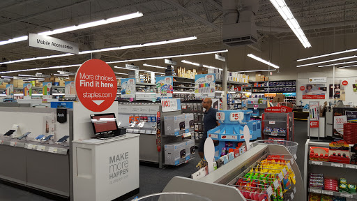 Office Supply Store «Staples», reviews and photos, 500 Grossman Dr, Braintree, MA 02184, USA