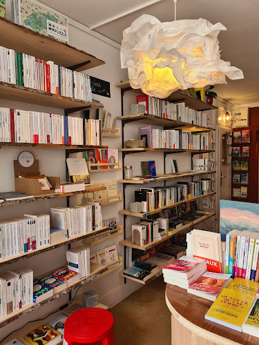 Kommentare und Rezensionen über Librairie-café Le Vent se lève