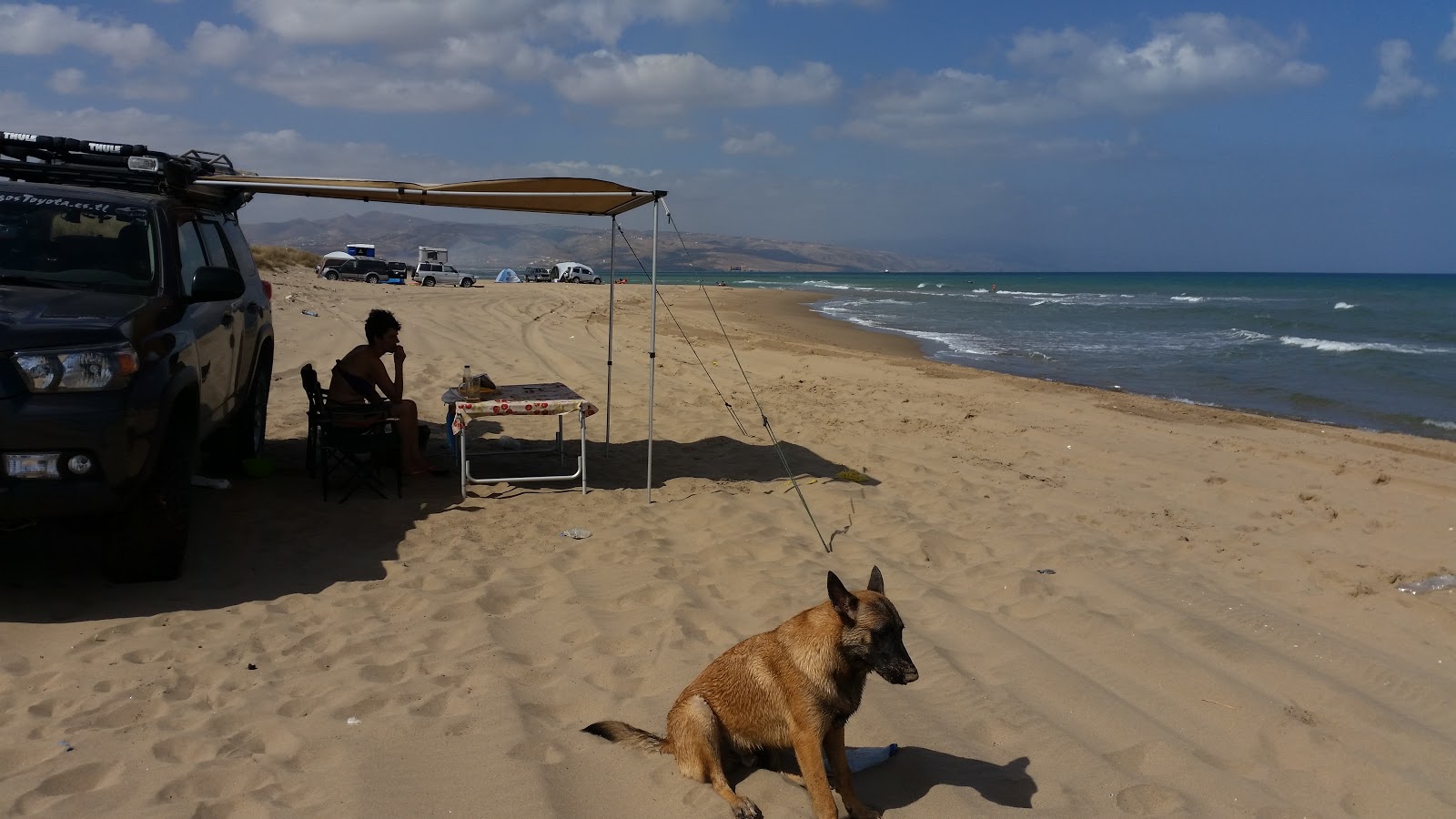 Valokuva Plage Karatista. pinnalla turkoosi puhdas vesi:n kanssa