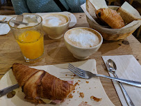 Croissant du Restaurant servant le petit-déjeuner Le Pain Quotidien à Paris - n°20